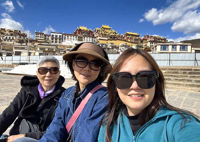 Tibetan Food Guide: What to Eat in Lhasa — From Yak Butter Tea to Momos